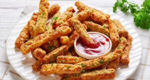 Nejlepší parmezánové cuketové tyčinky: Křupavější než hranolky a hotové za 30 minut! cuketové tyčinky