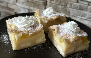 Řezy z listového těsta s pudinkem a meruňkami: Rychlý recept na krémový a křehký dezert Meruňkové řezy z listového těsta s vanilkovým pudinkem – rychlý a křupavý plechový dezert