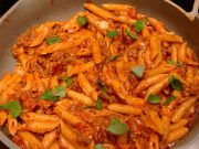 Italské penne s mletým hovězím masem a smetanovo-rajčatovou omáčkou – rychlé, krémové a plné chutí