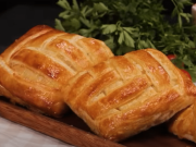 Jednoduchý recept na skvělé slané pohoštění: Kapsičky plněné šunkou a sýrem!