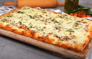 Domácí pizza z listového těsta – jednoduchý recept za 20 minut