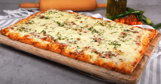 Domácí pizza z listového těsta – jednoduchý recept za 20 minut