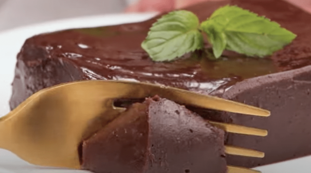 Jednoduchý nepečený čokoládový zákusek ze 2 ingrediencí