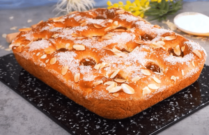 Recept na chutný a rychle připravený mandlový koláč s nadýchanou chutí! Mléčný koláč s čokoládou a mandlemi – Prima Inspirace