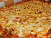 Rychlá domácí pizza se sýrem a majonézou – hotová za 25 minut
