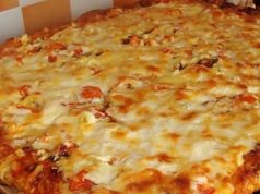 Rychlá domácí pizza se sýrem a majonézou – hotová za 25 minut