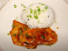 Kuřecí plátky na sladký způsob: Rychlý oběd s medovou omáčkou