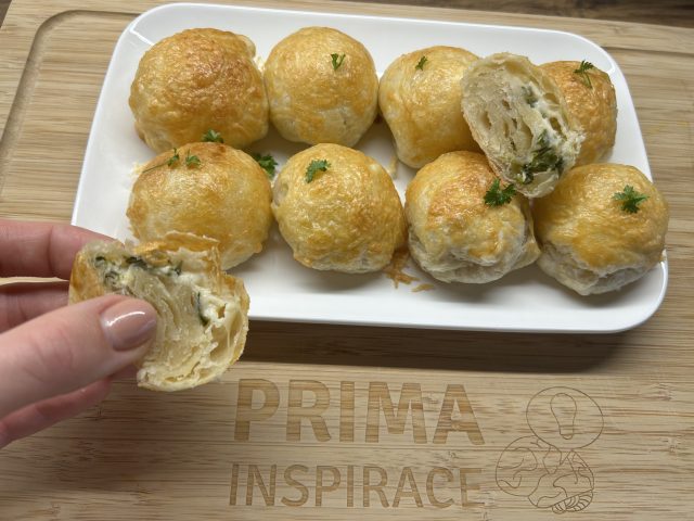 Špenátovo-sýrové pohoštění z listového těsta připravené během chvilky