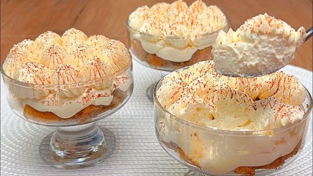 Osvěžující banánovo-citrusové tiramisu ve skleničkách s kondenzovaným mlékem – bez pečení