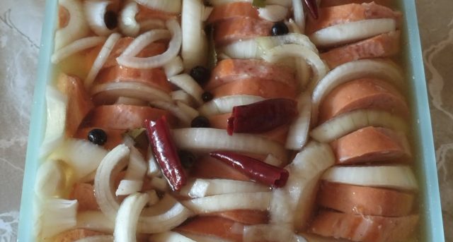 Dědovy utopence – tradiční pikantní pochoutka k pivu Dědovy utopence – tradiční pikantní pochoutka k pivu