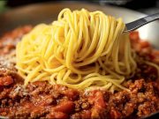 Italská klasika: špagety alla bolognese s rajčaty a parmazánem