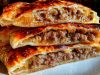 Tortilly plněné kuřecím masem s aromatickou rajčatovou omáčkou