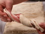 Slané listové vrtule se slaninou, olivami a sýrem – rychlé a křupavé pohoštění na každý večírek