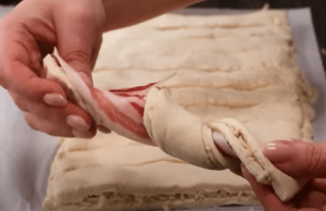 Slané listové vrtule se slaninou, olivami a sýrem – rychlé a křupavé pohoštění na každý večírek