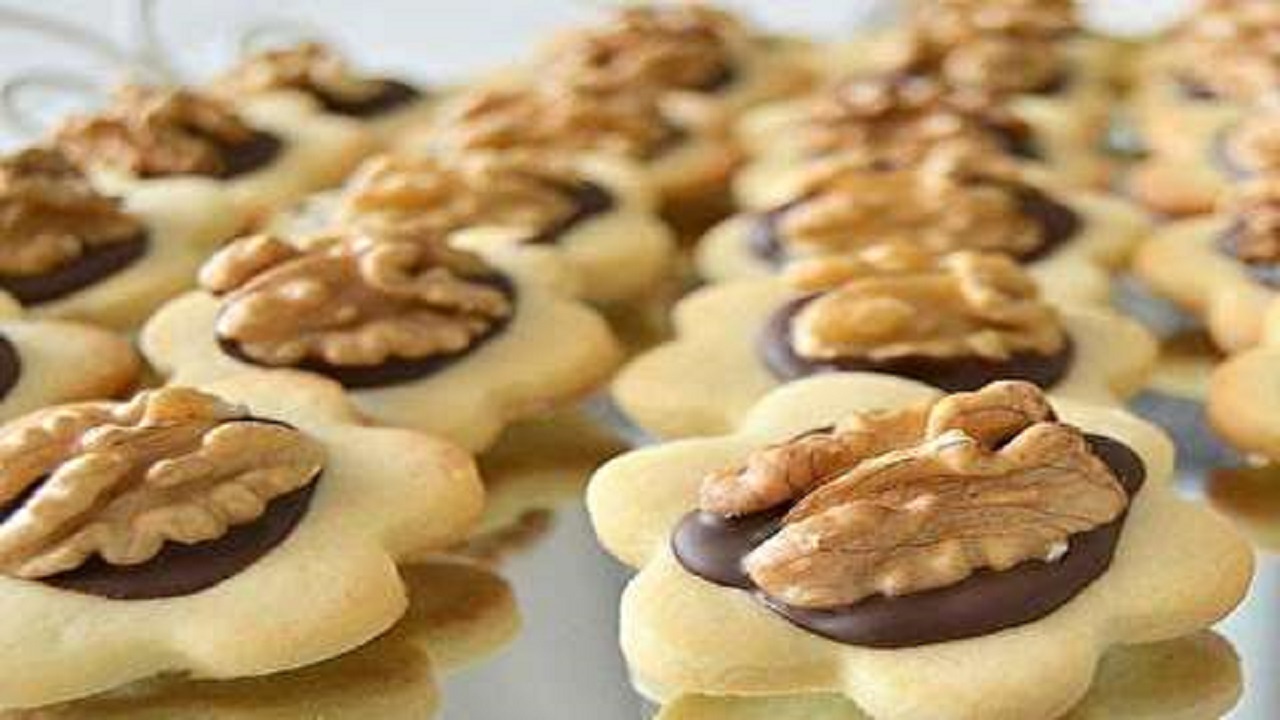 Pět druhů vánočního cukroví z jednoho těsta - vanilkové hvězdy, ježci, labky v čokoládě, kakaové i ořechové varianty