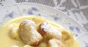 Dukátové buchtičky s vanilkovým pudinkovým krémem – klasický dezert z dětství Dukátové buchtičky s vanilkovým pudinkovým krémem: