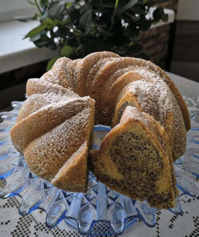 Olejová bábovka s mákem – nadýchaná, voňavá a vždycky dokonale vláčná