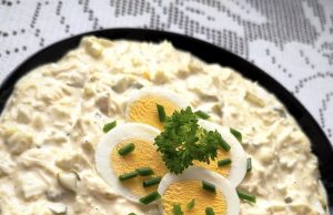 Domácí vajíčkový salát – krémový, lahodný a hotový za pár minut Domácí vajíčkový salát – krémový, lahodný a hotový za pár minut