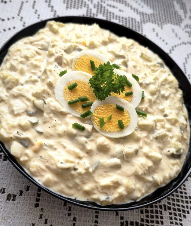 Domácí vajíčkový salát – krémový, lahodný a hotový za pár minut Domácí vajíčkový salát – krémový, lahodný a hotový za pár minut