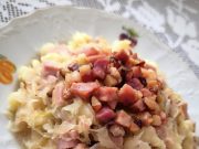 Bramborové halušky se zelím a uzeným Bramborové halušky se zelím a uzeným