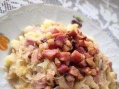 Bramborové halušky se zelím a uzeným Bramborové halušky se zelím a uzeným