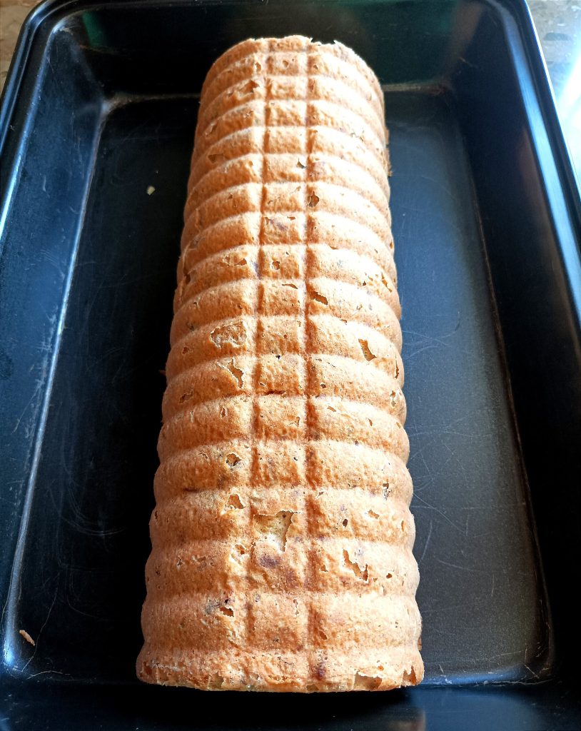 Bílkový chlebíček s ořechy, sušeným ovocem a čokoládou