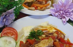 Kuřecí soté s barevnou zeleninou: rychlý oběd plný chuti Kuřecí soté s barevnou zeleninou: rychlý oběd plný chuti