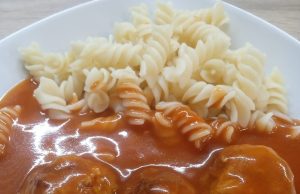 Masové koule v rajské omáčce – klasika české kuchyně Masové koule v rajské omáčce – klasika české kuchyně