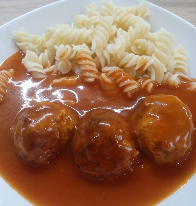 Masové koule v rajské omáčce – klasika české kuchyně Masové koule v rajské omáčce – klasika české kuchyně