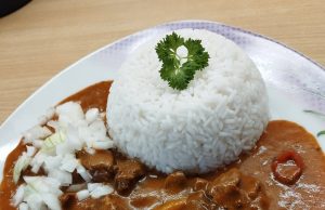 Poctivý hovězí guláš s rýží Poctivý hovězí guláš s rýží