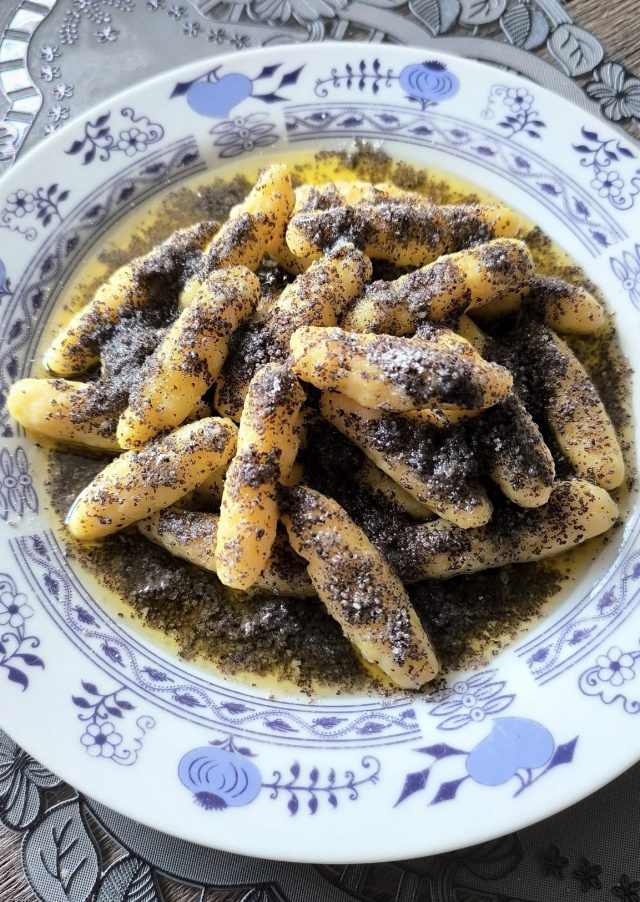 Bramborové šulánky s mákem – klasika, která nikdy nezklame