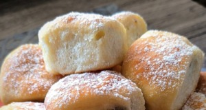 Domácí honzovky s povidly – nadýchané buchty jako od babičky Domácí honzovky s povidly – nadýchané buchty jako od babičky
