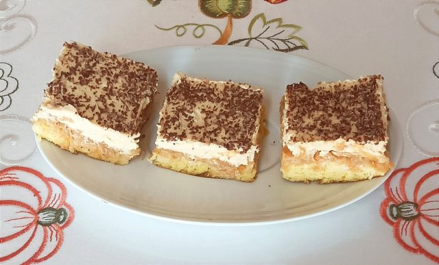 Obrácený jablečný koláč se Salkem a čokoládou Obrácený jablečný koláč se Salkem a čokoládou