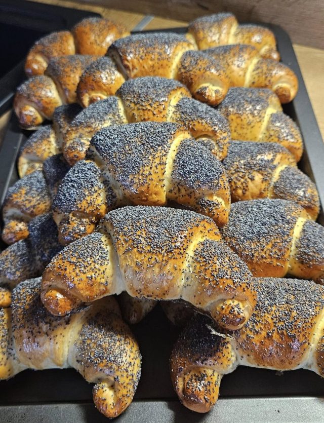 Domácí kynuté makové rohlíky – voňavé, nadýchané a snadné na přípravu