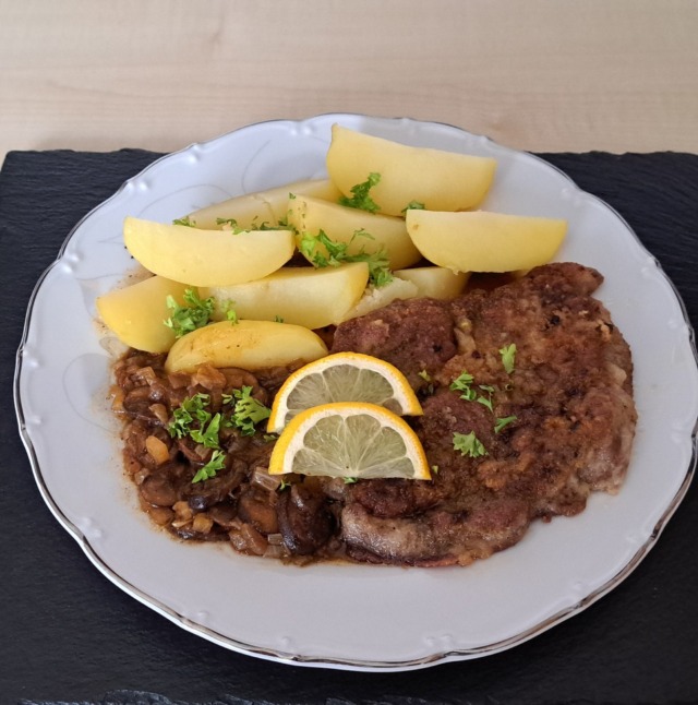 Krkovice na zvěřinovém koření se žampiony a bramborami