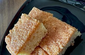 Hrnková buchta Raffaello – jemná, vláčná a zalitá smetanou