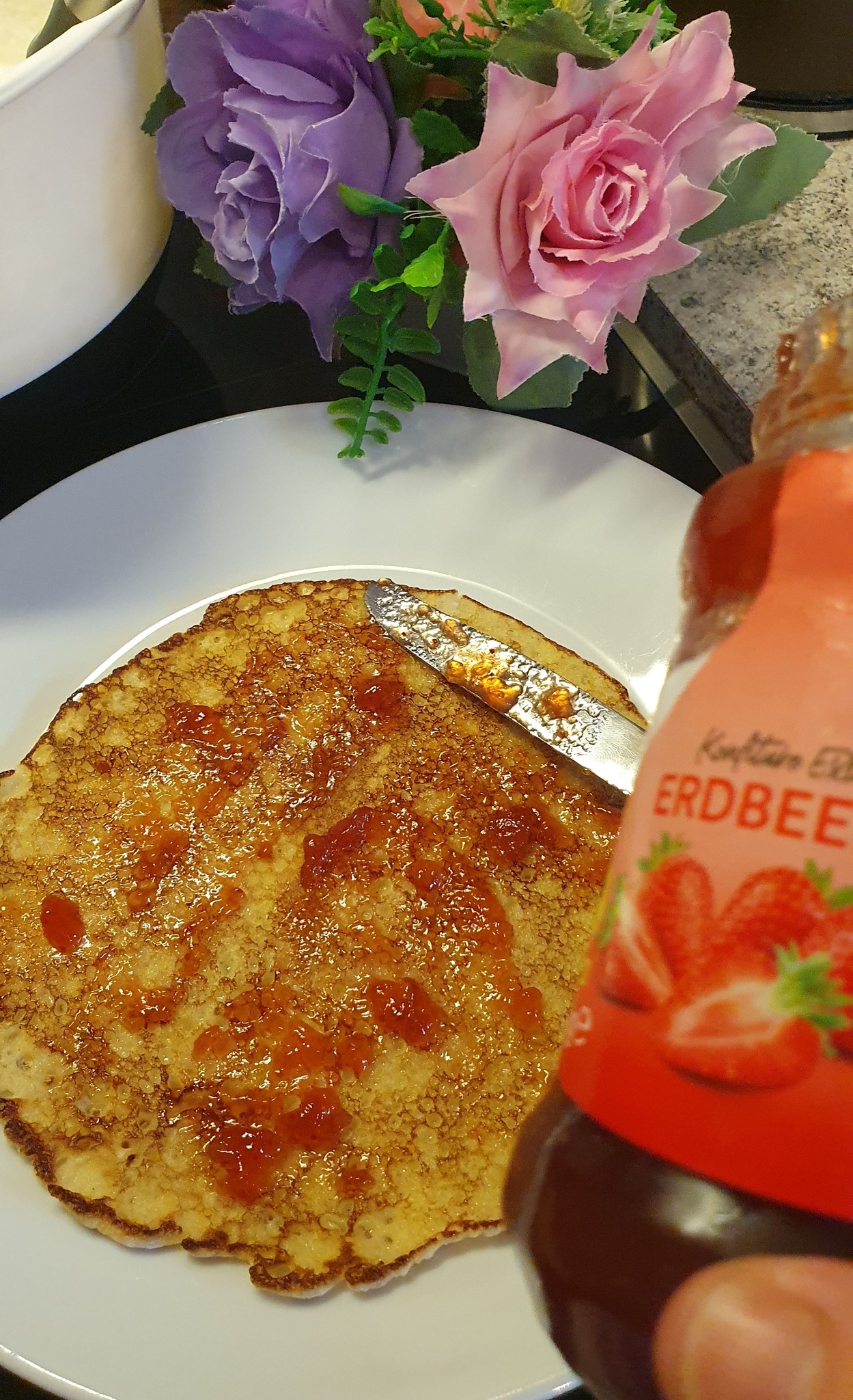 Skořicové palačinky s jahodovou marmeládou