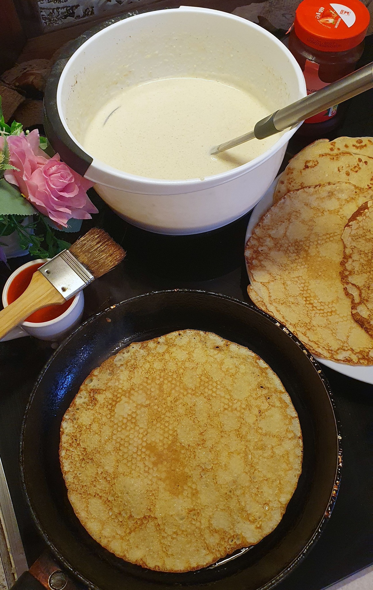 Skořicové palačinky s jahodovou marmeládou