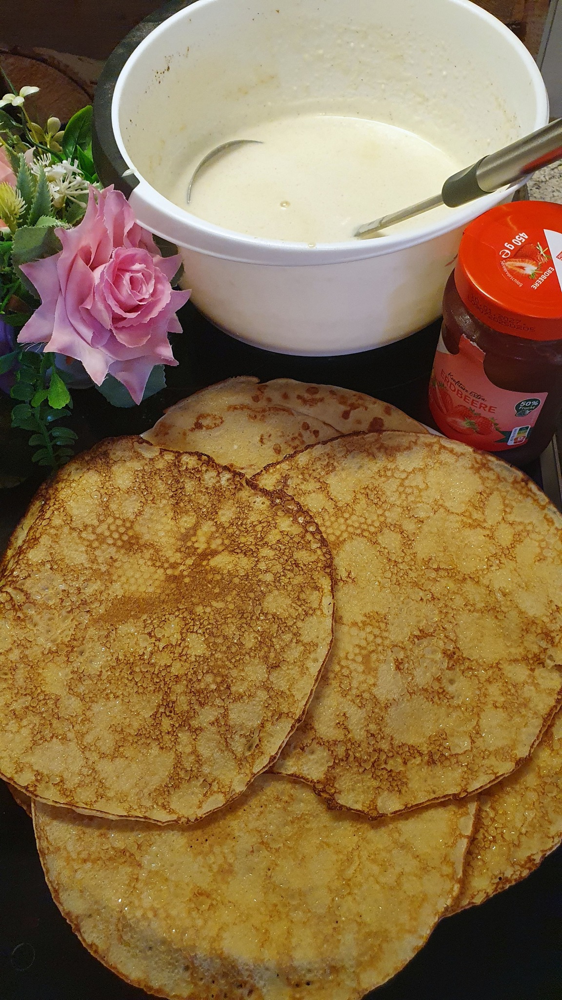 Skořicové palačinky s jahodovou marmeládou