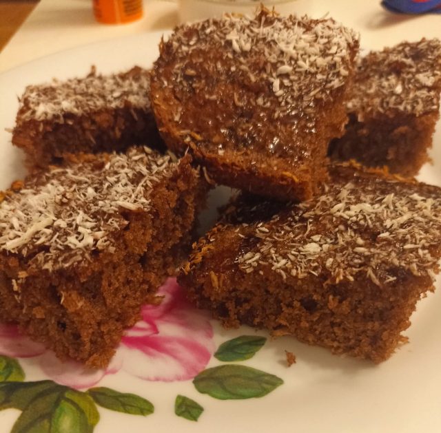 Mokrá kakaová buchta s kokosem – jednoduchý a vláčný moučník pro každou příležitost