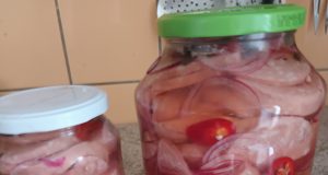 Domácí utopený gothaj – pikantní pochoutka k pivu Domácí utopený gothaj – pikantní pochoutka k pivu