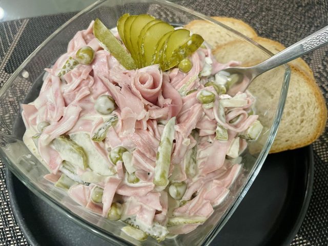 Pochoutkový salát – klasika, která nikdy nezklame Pochoutkový salát – klasika, která nikdy nezklame