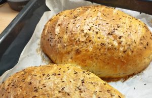 Domácí kmínový chléb – jednoduchý recept na nadýchaný bochník Domácí kmínový chléb - jednoduchý recept na nadýchaný bochník