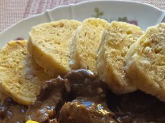 Zvěřinový guláš s karamelem a citronovou šťávou – poctivý recept jako od myslivce Zvěřinový guláš s karamelem a citronovou šťávou – poctivý recept jako od myslivce