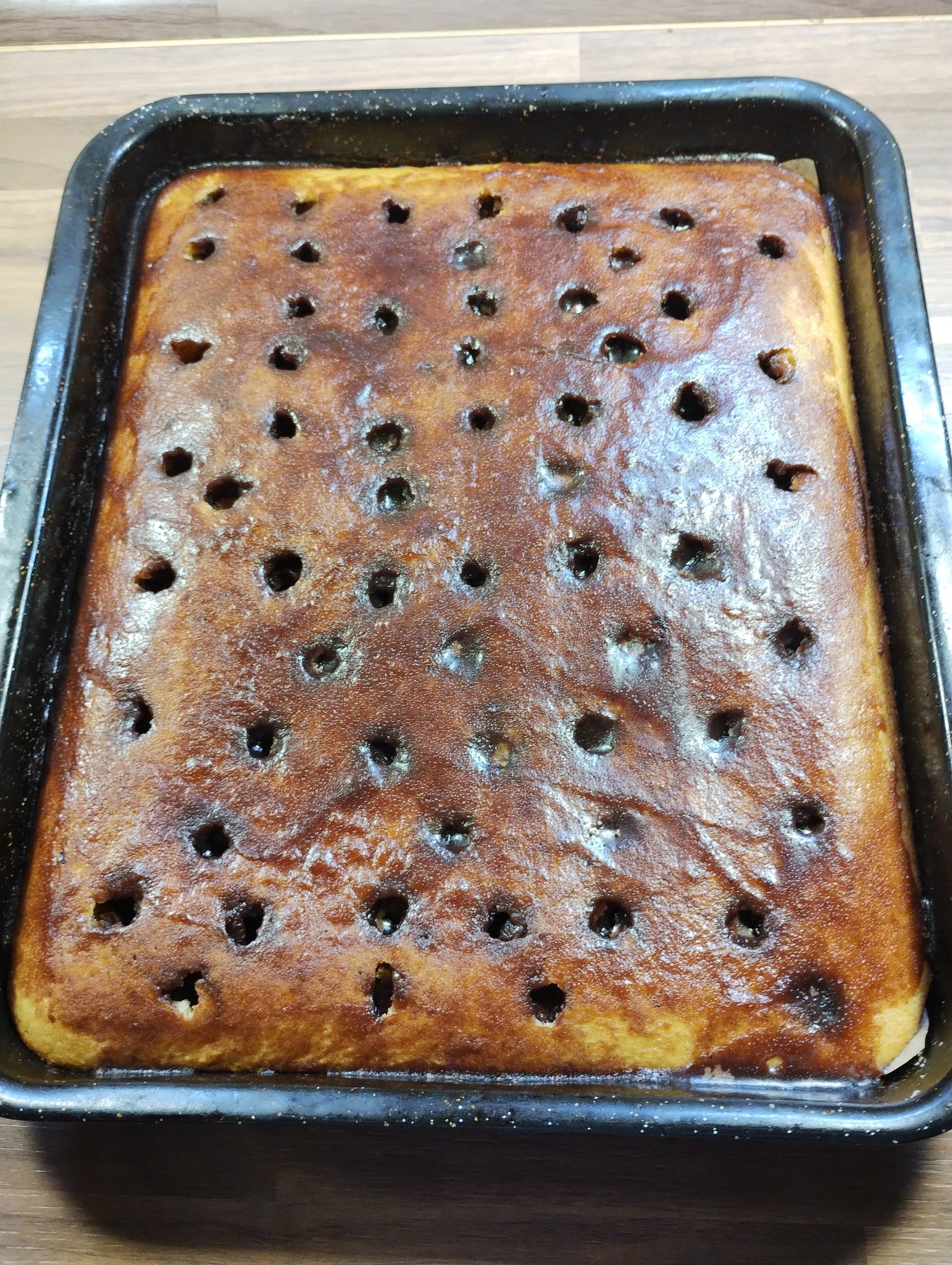 Kakaové řezy s rumovou polevou a smetanovým krémem