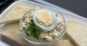 Krémová celerová pomazánka s vůní petržele Krémová celerová pomazánka s vůní petržele