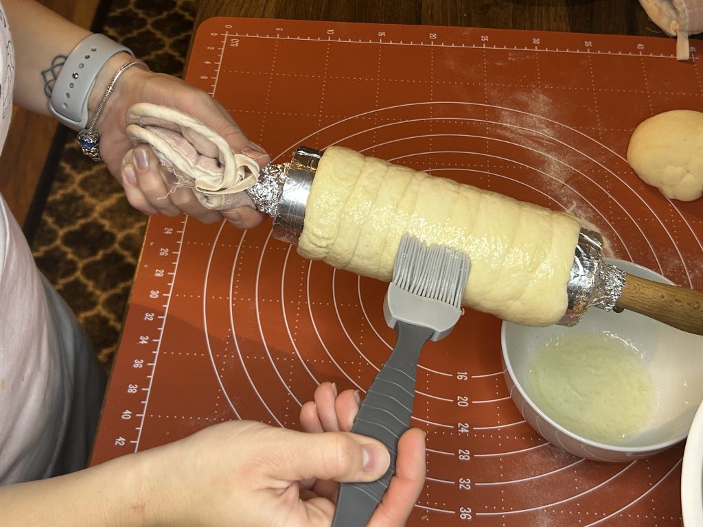 Křupavý domácí trdelník z trouby se skořicovým cukrem