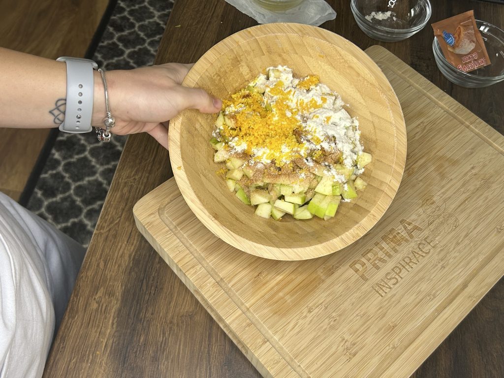 Jablečný koláč z listového těsta – rychlý dezert plný vůně skořice a pomeranče