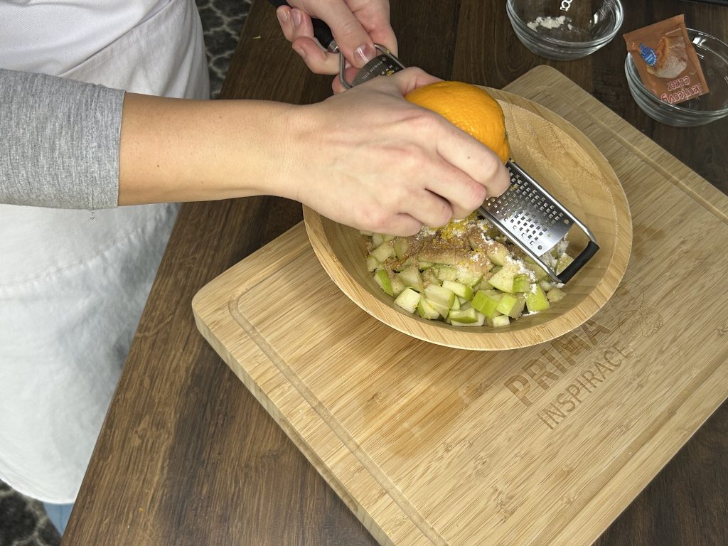 Jablečný koláč z listového těsta – rychlý dezert plný vůně skořice a pomeranče