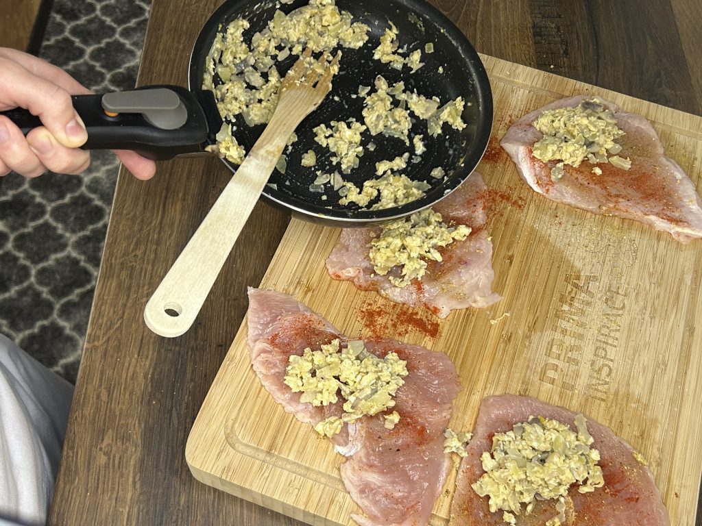 Neodolatelné krůtí rolky plněné míchanými vejci a žampiony